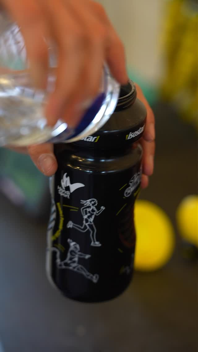 💧 L’hydratation, un facteur clé de performance !

Pour l’Équipe de France de para cyclisme, chaque détail compte à l’entraînement comme en compétition 🚴‍♂️🇫🇷

Toute l’année, nos athlètes peuvent compter sur notre partenaire @isostarfrance, et notamment sur la boisson isotonique Hydrate&Perform.
Elle apporte les glucides & les électrolytes dont ils ont besoin pendant leurs entraînements & en compétition pour rester hydratés.

Un allié essentiel pour aller toujours plus loin 💪