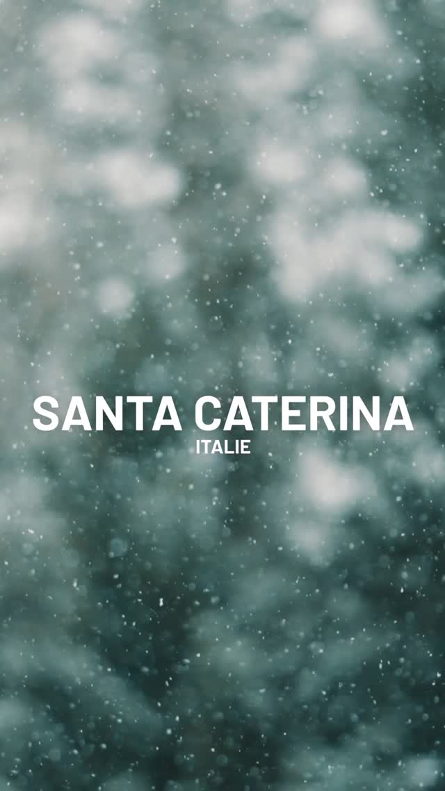 🎿 Les sommets se dessinent au loin.
Le vent souffle dans les oreilles.
La neige crisse sous les skis.
 
À Santa Caterina, on se plonge dans le début de saison de l’équipe de France de para ski alpin.
 
Chaque descente est un défi.
Chaque virage, une preuve de maîtrise et de détermination.
 
Chaque passage, le fruit d’heures d’entraînement et d’une équipe soudée derrière ses athlètes.
 
Ce que vous voyez ici n’est qu’un aperçu des performances et de la force collective de nos sportifs, qui se rapprochent doucement de leur objectif à Milan.
 
❄️ Et après ce premier chapitre, la saison des coupes du monde se poursuit : la Tournée des Alpes Françaises, à Méribel et Tignes, les attend déjà.
 
🎬 Des images signées @ambroise.abondance , à retrouver dans un 26 minutes exclusif très bientôt.
 
Avec le soutien de la Fédération Française Handisport, @edfsport (partenaire des équipes de France et du film), l’ @agence_du_sport, la @region_auvergnerhonealpes.