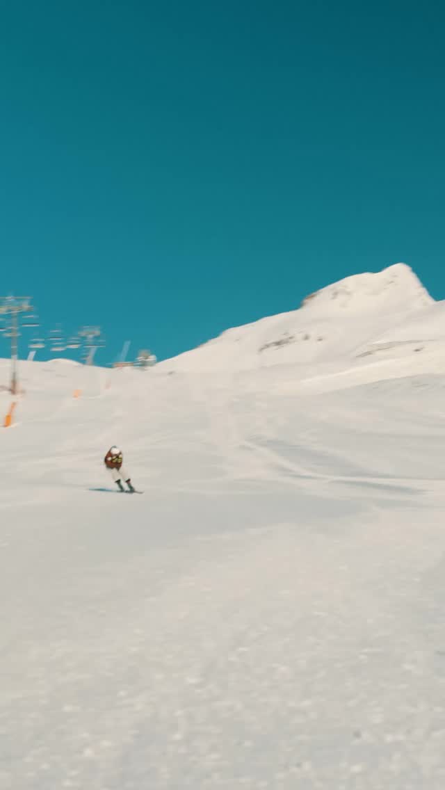 La journée d’hier était LA journée parfaite pour skier dans les meilleures conditions et profiter du Village d’animations ! ❄️

Nos para skieurs alpins en ont bien profité et rentrent de cette journée avec 3 nouveaux podiums, un globe de descente pour @aurelie_richard_ et une 3ème place du classement de descente pour @arthurbauchet 🔥

Revivez cette journée avec les images d’ @ambroise.abondance !

@edfsport @societegenerale @agence_du_sport @sports.gouv @region_auvergnerhonealpes @savoieledepartement @parasnowsports @fedfranceski @tignesofficiel @meribel3vallees