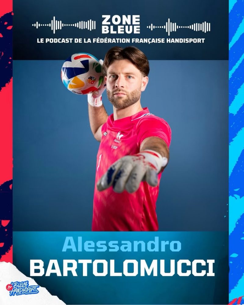 🎙️ Qui est vraiment Alessandro Bartolomucci ? ⚽

Gardien de l’équipe de France de cécifoot, il découvre la discipline presque par hasard... avant de devenir l’un des artisans du premier titre paralympique des Bleus à Paris 2024. 🥇🇫🇷

Dans ce nouvel épisode de Zone Bleue, Alessandro revient sur son parcours, son arrivée en équipe de France, mais aussi sur un poste souvent méconnu. Pour lui, un gardien ne fait pas qu’arrêter des ballons : il guide, rassure, communique et orchestre toute sa défense.

Découvrez les coulisses de son rôle, son regard sur le cécifoot et les moments qui ont marqué sa carrière.

🎧 Épisode disponible dès maintenant dans le lien en bio

@edfsport @agence_du_sport @wearenolt