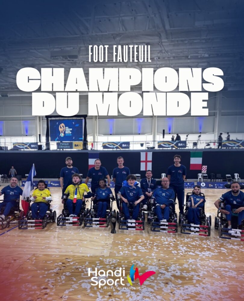 🇫🇷🏆 HISTORIQUE ! LES BLEUS DÉCROCHENT LEUR TROISIÈME ÉTOILE MONDIALE !

ILS L’ONT FAIT ! À Buenos Aires, l’équipe de France de foot fauteuil électrique réalise un exploit historique : un troisième titre de champion du monde consécutif ! 

Après 2017 et 2023, les Bleus deviennent la première nation à décrocher trois couronnes mondiales !