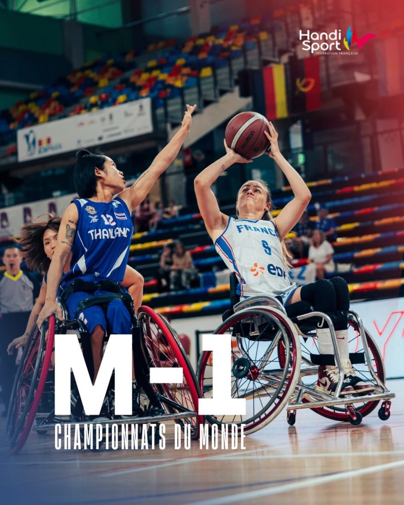 🏀🇫🇷 M-1 avant les Championnats du monde !
 
Dans un mois, les Bleues entreront en scène à Ottawa pour les Championnats du monde de basket fauteuil.
 
Cette qualification, elles sont allées la chercher en Espagne au terme d’un parcours construit avec patience et détermination. Nouveau staff, nouvelles joueuses, cadres pleinement investies… mois après mois, le collectif français s’est transformé pour bâtir une équipe ambitieuse, soudée et prête à relever les plus grands défis.
 
Le rendez-vous approche. Direction le Canada avec une seule envie : faire briller les couleurs françaises !