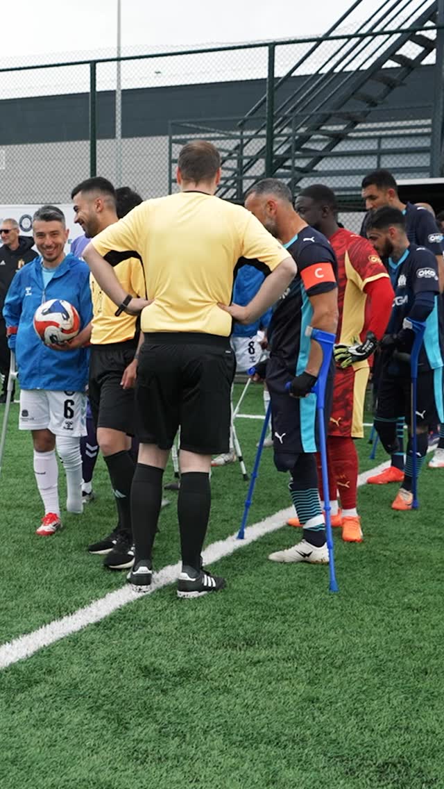 INSIDE OM AMPUTÉS ⚽
 
De l’intensité des matchs aux moments de vie du groupe, découvrez un extrait de l’immersion au cœur de la campagne d’Europa League de l’OM Amputés.
 
💪 Un épisode qui montre toute l’exigence du haut niveau.
🤝 Et toute la force d’un collectif soudé.
 
▶️ L’épisode complet est disponible sur YouTube (lien en bio).
 
📍 Envie de voir le football amputé de vos propres yeux ? Rendez-vous à Menthon-Saint-Bernard (74) les 6 et 7 juin pour la 2e journée du Championnat de France !
 
🎬 Treizième Homme