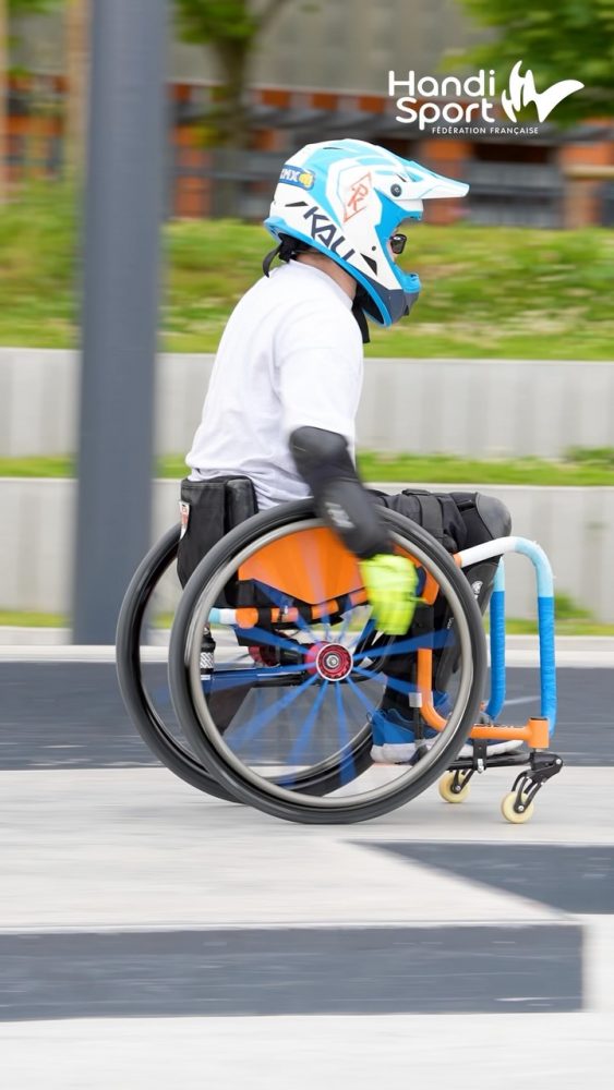 🛹 Et si le skatepark devenait un terrain de jeu accessible à toutes et tous ?
 
Dans ce nouvel épisode de RDV Sport, partez à la découverte du WCMX (Wheelchair Motocross), une discipline où chacun peut évoluer à son rythme, des premières courbes aux figures les plus spectaculaires.
 
Aux côtés de Léo Bricou, vice-président de l’association Praticable, découvrez un sport qui mêle sensations, confiance en soi et plaisir de rouler dans le lien en bio.
