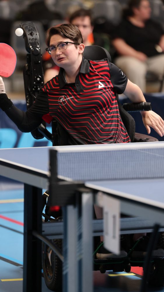 🏓 Vous pensez connaître le tennis de table ? Attendez de découvrir sa version handisport... 👀
 
⚡ Des échanges ultra rapides, une précision redoutable et une stratégie de chaque instant.
 
Dans ce nouvel épisode de RDV Sport, on vous emmène au plus près d’une discipline qui ne laisse aucune place au hasard.
Pratiqué debout ou en fauteuil, le tennis de table handisport offre un spectacle aussi intense qu’impressionnant. 🔥
 
🎥 La vidéo est disponible dès maintenant ! (Lien en bio)