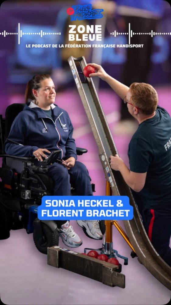 En boccia BC3, Sonia pense le coup. Florent lui permet de le réaliser. 🎯
 
Depuis plus de dix ans, Sonia Heckel et son assistant Florent Brachet forment un binôme où chaque détail compte. Elle analyse, décide et construit sa stratégie ; lui devient en quelque sorte le prolongement de son corps, règle la rampe et exécute ses indications… tout en tournant le dos au jeu.
 
Une relation singulière, construite sur la confiance, la précision et des années de travail ensemble.
 
Dans ce nouvel épisode de Zone Bleue, Sonia et Florent racontent leur rencontre, leur fonctionnement, leur titre européen mais aussi l’expérience contrastée de Paris 2024.
 
🎙️ Deux personnes, une même performance.
 
🎧 Leur histoire est à découvrir dès maintenant dans Zone Bleue (lien en bio)